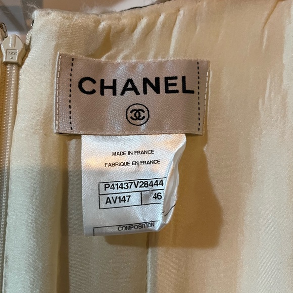 VINTAGE CHANEL Cream Tweed dress - Picture 3 of 7
